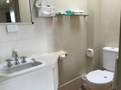 Golden Palms Motor Inn - Tourism Townsville 1