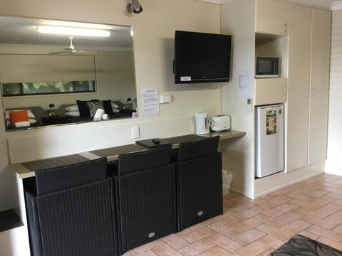 Golden Palms Motor Inn - Tourism Townsville 2