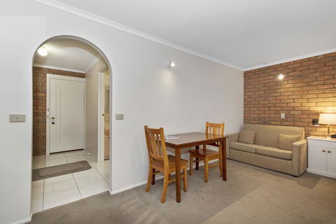 Golden Square Motor Inn - Tourism Townsville 2