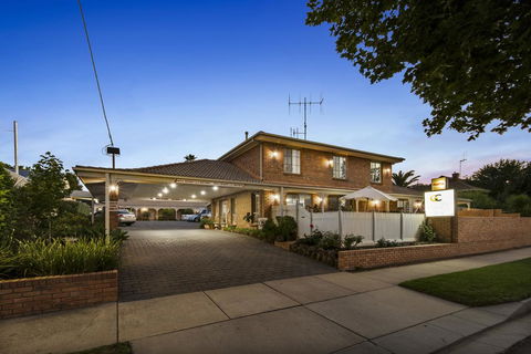Golden Square Motor Inn - Tourism Townsville 0