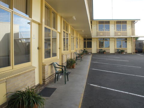 Grand Central Motel - Tourism Townsville 0