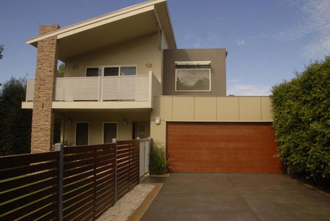 Grand Escape McKenzie - Boutique Rentals - Tourism Townsville 2