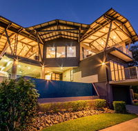 GRAND LUXURY MANSION WITH POOL 2 BUGGIES AND FABULOUS OCEAN VIEWS - Tourism Townsville