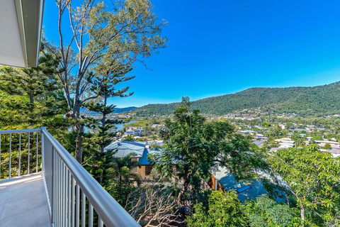 Great Escape - Cannonvale - Tourism Townsville 2