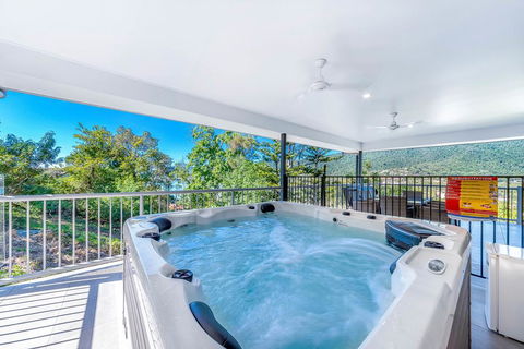 Great Escape - Cannonvale - Tourism Townsville 0
