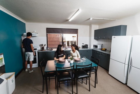 Guild House 6 Bedroom Flat - Tourism Townsville 2