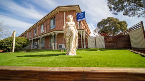Hamilton's Queanbeyan Motel - Tourism Townsville 0