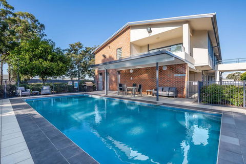Hawkesbury Race Club Motel - Tourism Townsville 1