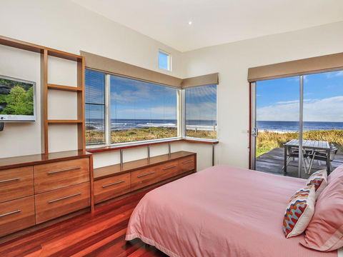HEARN'S BEACHSIDE VILLA 9 - Tourism Townsville 3