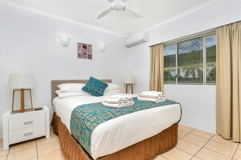 Hibiscus In Marlin Waters Palm Cove - Tourism Townsville 2