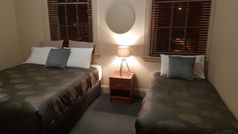 Highlands Hotel - Tourism Townsville 1