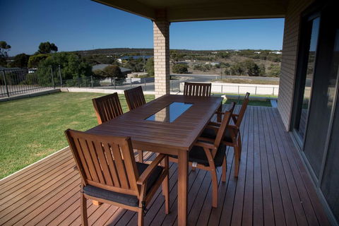 Highview On Victoria Coffin Bay - Tourism Townsville 1