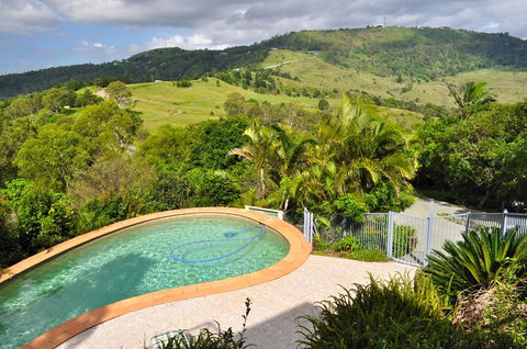 Highwood Park B&B Guest Lodge - Tourism Townsville 0