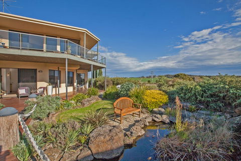 Hilltop Apartments Phillip Island - Tourism Townsville 0
