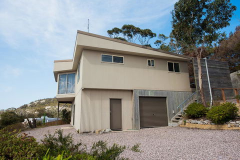 Hilltop Haven - Tourism Townsville 0