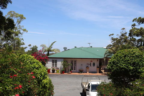 Hilltop On Tamborine - Tourism Townsville 0