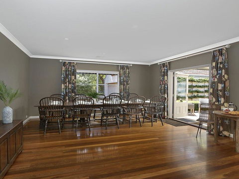 Hillview Cottage - Classic Country Comfort And Charm - Tourism Townsville 3