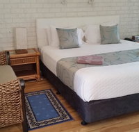 Holland Park Motel - Tourism Townsville