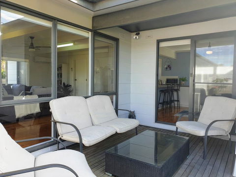Homely Getaways In Surf Beach - Pet Friendly - Tourism Townsville 1