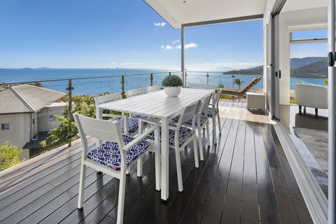 Horizons - Airlie Beach - Tourism Townsville 1