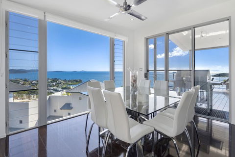 Horizons - Airlie Beach - Tourism Townsville 2