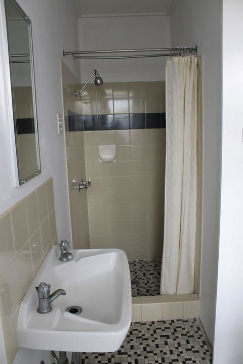 Hotel Beach House Nambour - Tourism Townsville 1