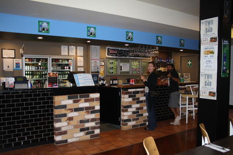 Hotel Beach House Nambour - Tourism Townsville 3