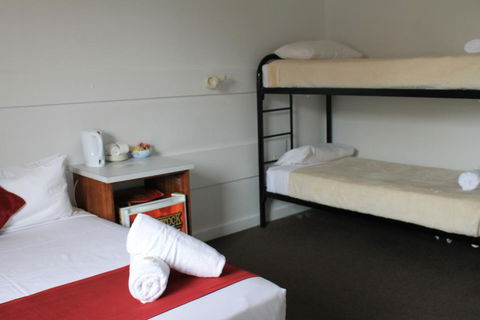 Hotel Beach House Nambour - Tourism Townsville 2