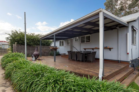 Island Villa - Tourism Townsville 1
