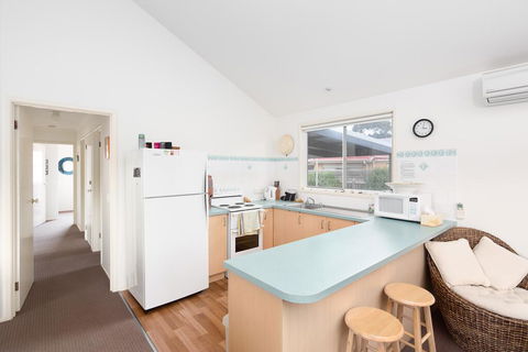 Island Villa - Tourism Townsville 3