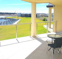 Island Waterfront Getaway - WiFi - Tourism Townsville