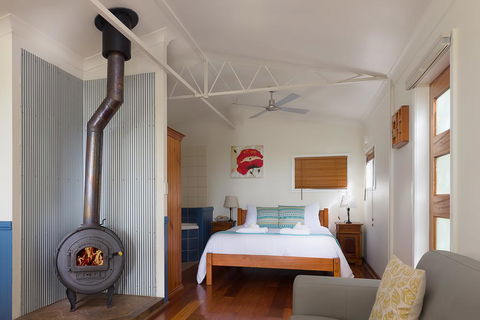 Jacaranda Cottages - Tourism Townsville 3