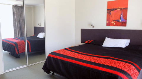 John And Agnes - Tourism Townsville 1