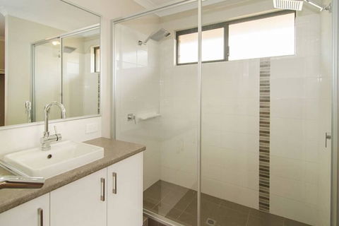 Kangaroo Retreat - Tourism Townsville 2