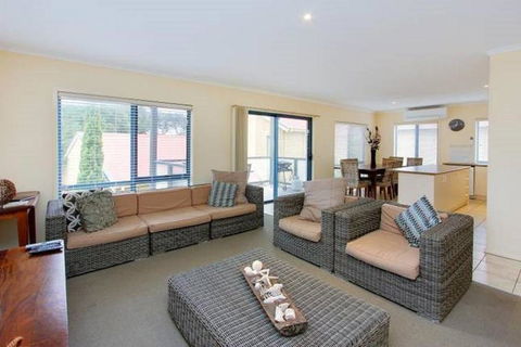 Kava Villa Cowes - Tourism Townsville 2