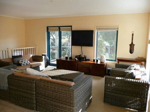 Kava Villa Cowes - Tourism Townsville 1