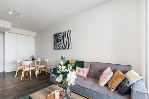 KOZYGURU SOUTH BRISBANE FUNKY 1 BED APT FREE PARKING QSB027-1810 - Tourism Townsville 1