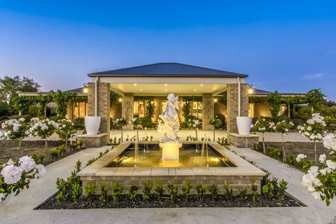 La Bella Vita - Tourism Townsville 0