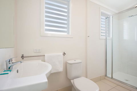 La Costa Beachside Motel - Tourism Townsville 3