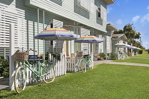 La Costa Beachside Motel - Tourism Townsville 0