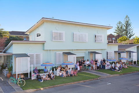 La Costa Beachside Motel - Tourism Townsville 1