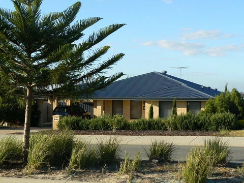 La Mer - Home With A Pool - Tourism Townsville 1