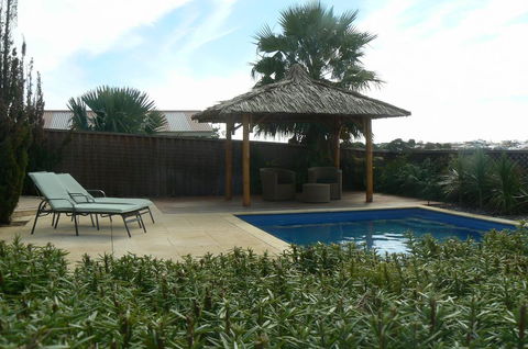La Mer - Home With A Pool - Tourism Townsville 3