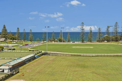 La Mer 16 11 Owen Street - Tourism Townsville 0