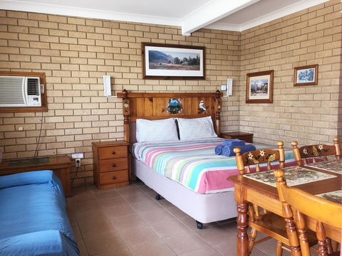 Lake Front Motel - Tourism Townsville 2