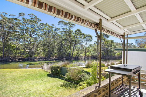 Lake Frontage Family Fun Home - Tourism Townsville 3