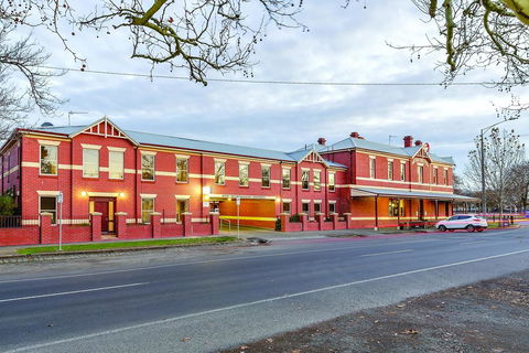 Lake Inn - Ballarat - Tourism Townsville 0