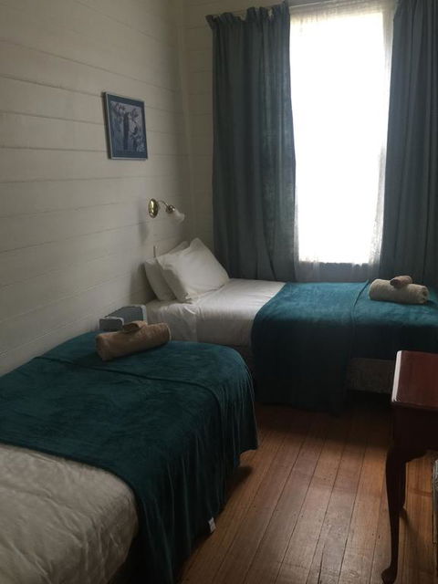 Lake Leake Inn - Tourism Townsville 2