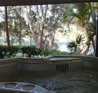 Lake Russell Lakeside Retreat - Tourism Townsville