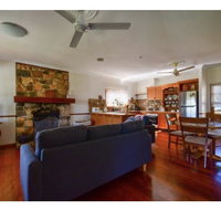 Lakefront holiday villa - Tourism Townsville